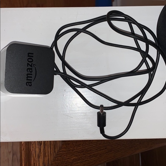 Amazon echo dot w/ Alexa - Picture 2 of 2